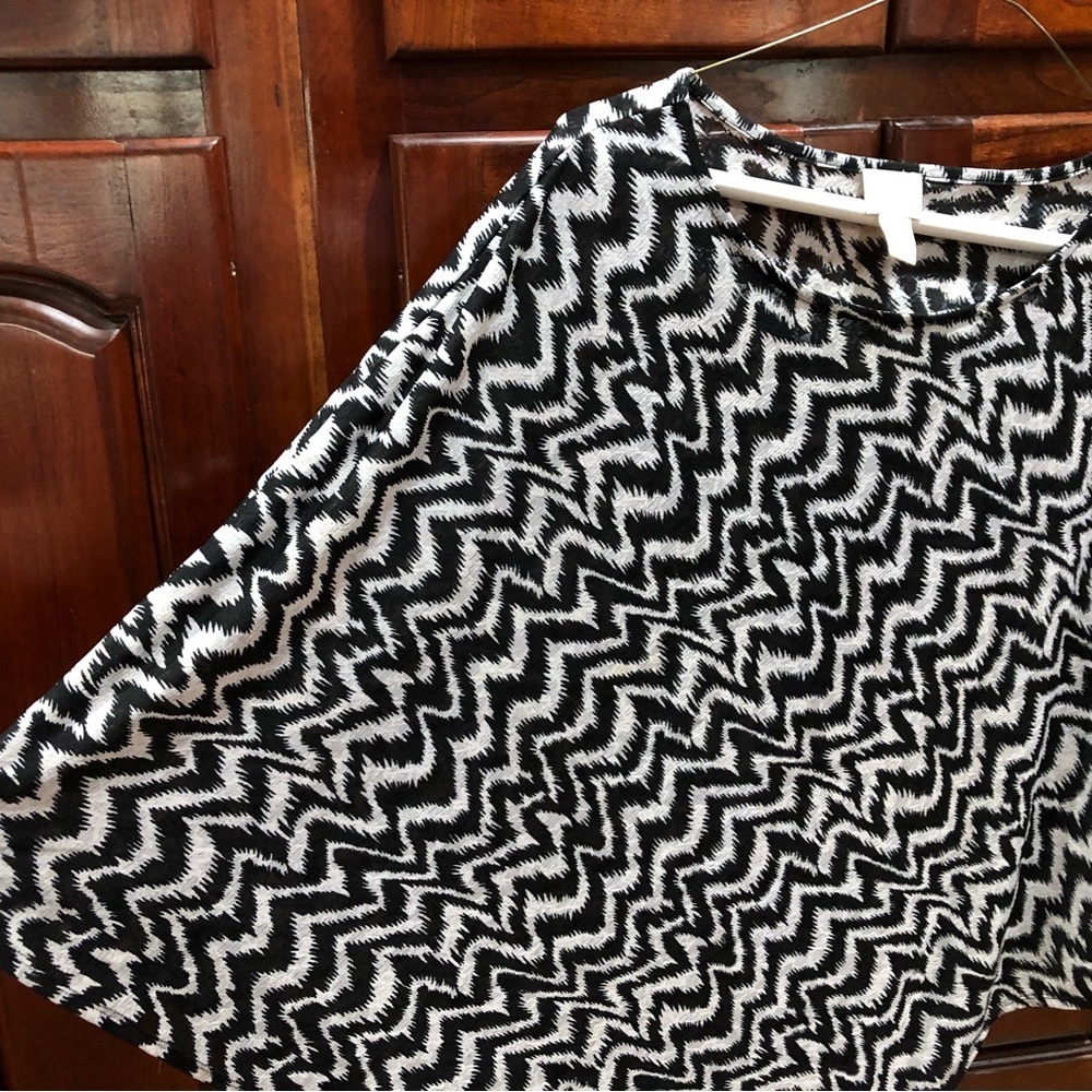 Chico’s Black & White Chevron Print Poncho One Size Fits Most - Picture 3 of 6